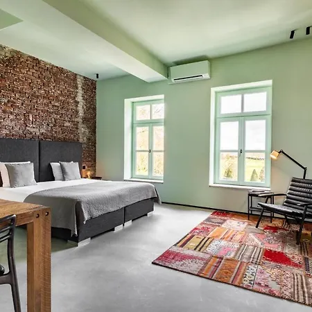Landgoed Kasteel De Hoogenweerth Отель 4*