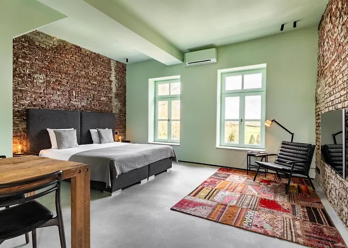 Landgoed Kasteel De Hoogenweerth 호텔 4*