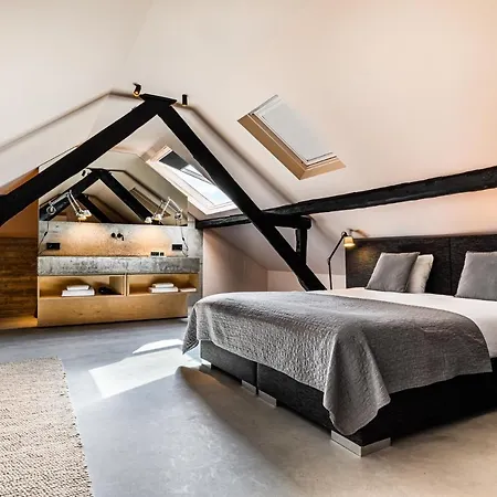 Hotell Landgoed Kasteel De Hoogenweerth 4*