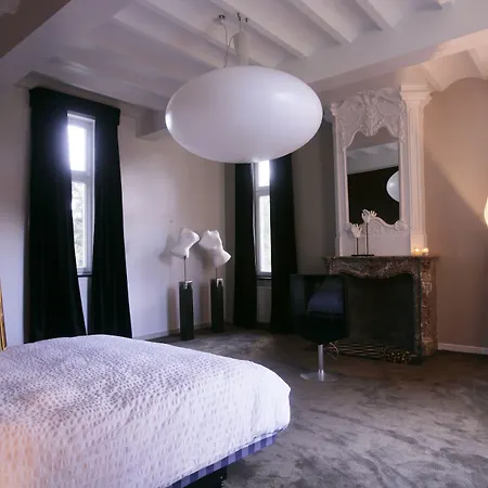 ホテル Landgoed Kasteel De Hoogenweerth 4*