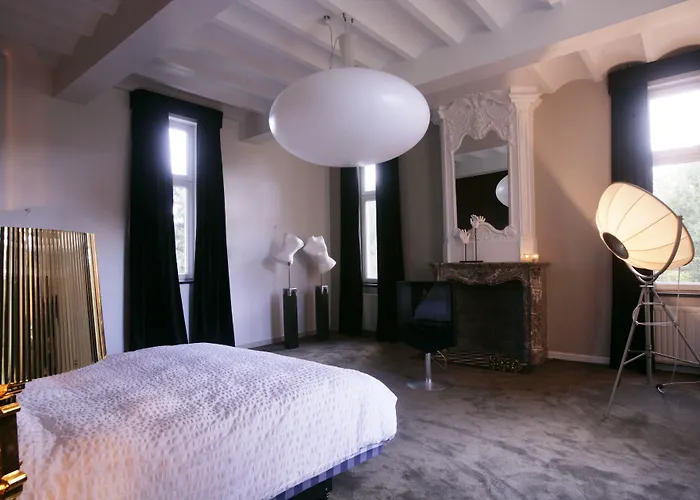 Hotel Landgoed Kasteel De Hoogenweerth 4*