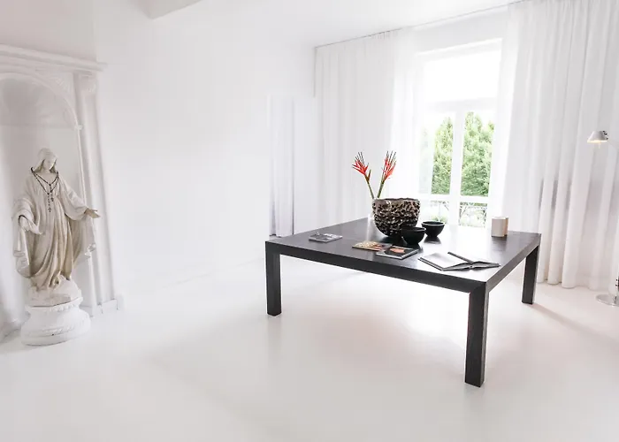 Landgoed Kasteel De Hoogenweerth ماسترخت